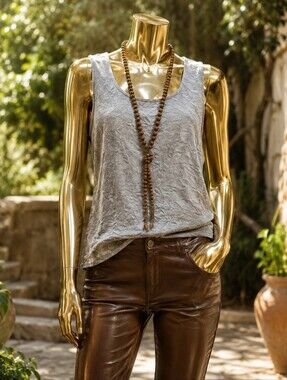 Women's Silver Textured Tank Top - Classic Scoop Neck